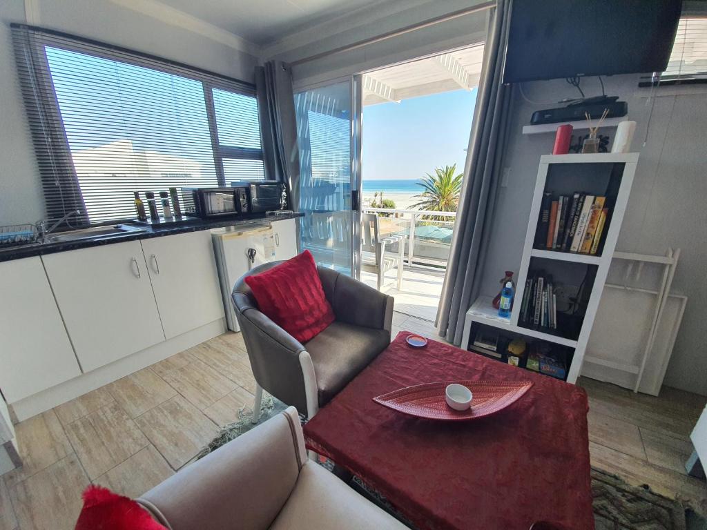 Atlantic Studio - Compact unit with Sea Views, Melkbosstrand