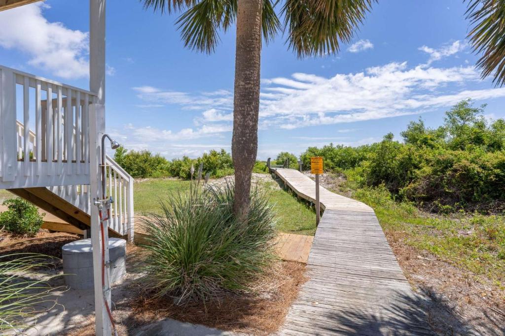Ocean Front on Harbor Island, Oceanmarsh Subdivision