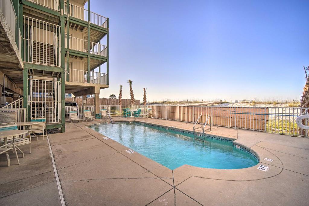 Oceanfront Gulf Shores Condo about 2 Mi to The Hangout 전경