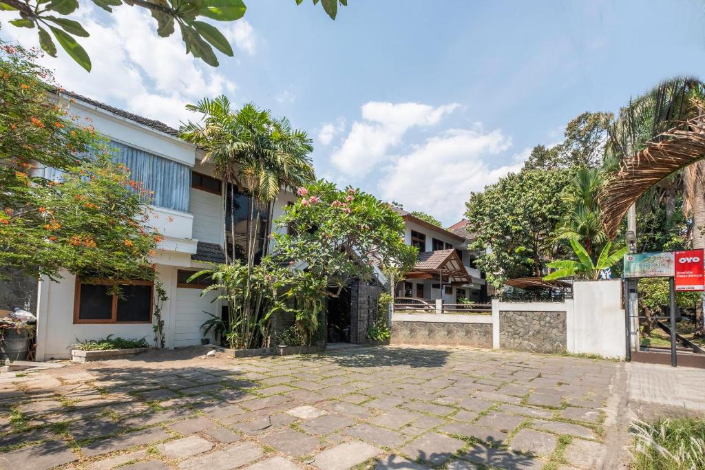 Exterior view, Imelda Residence Setrasari RedPartner in Bandung