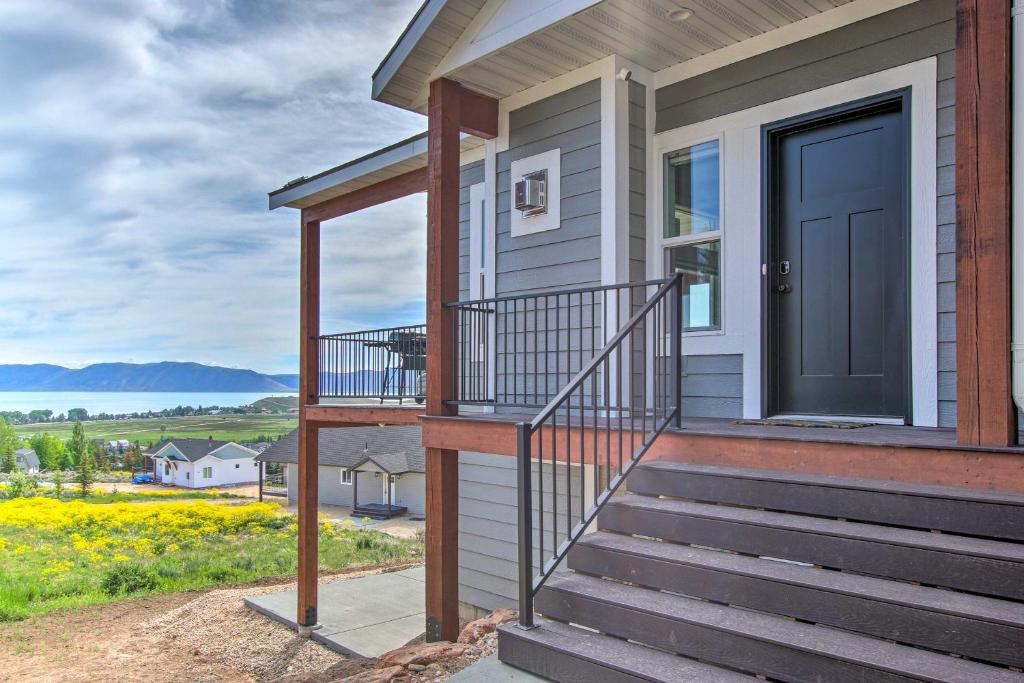 Lake-View Escape with Private Beach Resort Access!, Garden City