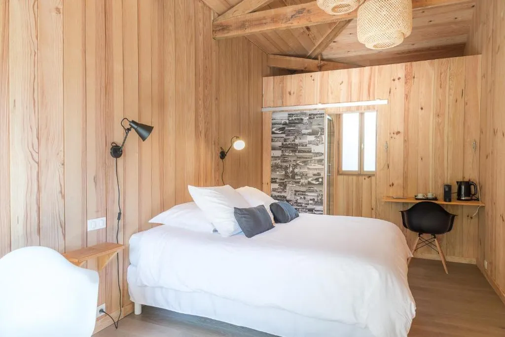 Centre Cap-ferret, les chambres du phare, bassin, hotel in Cap-Ferret