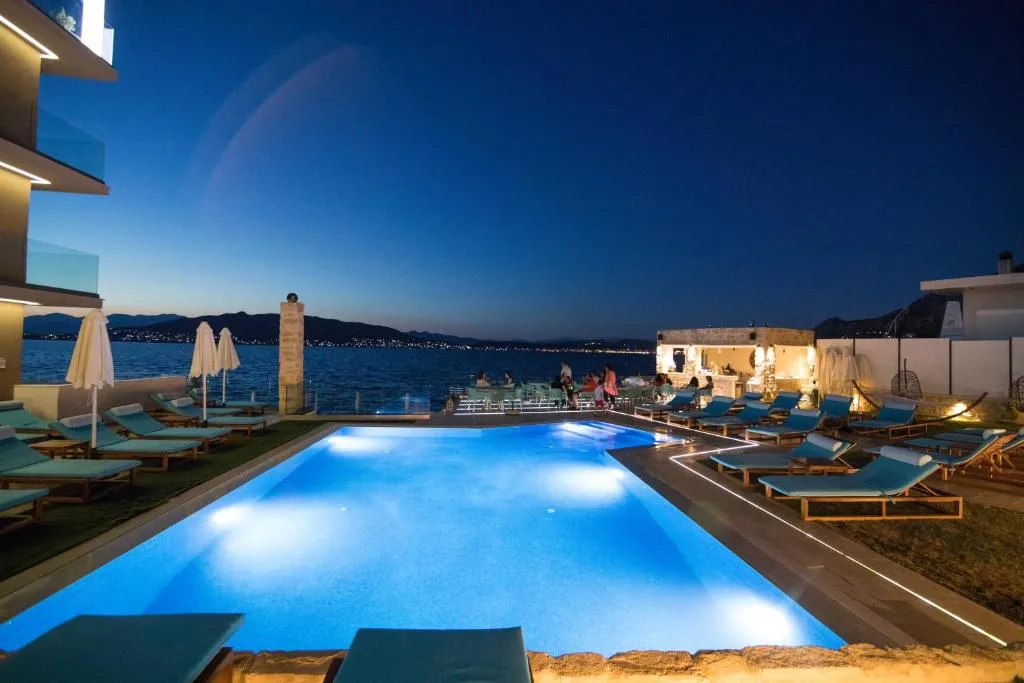 Aianteion Bay Luxury Hotel & Suites, hotel in Aiándion