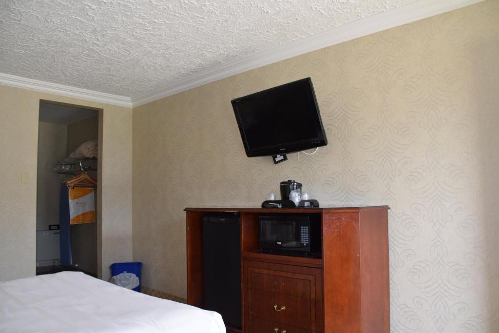 Festival Courtyard Inn photo