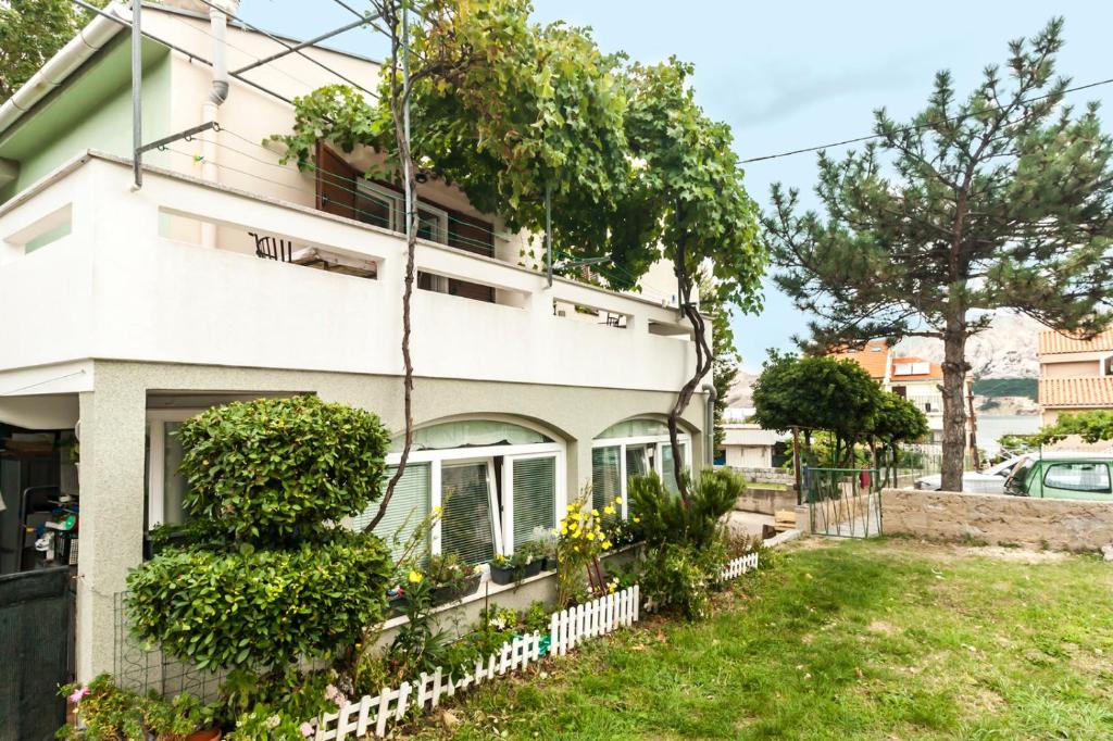 Apartment and Room Bonefacic, Baška