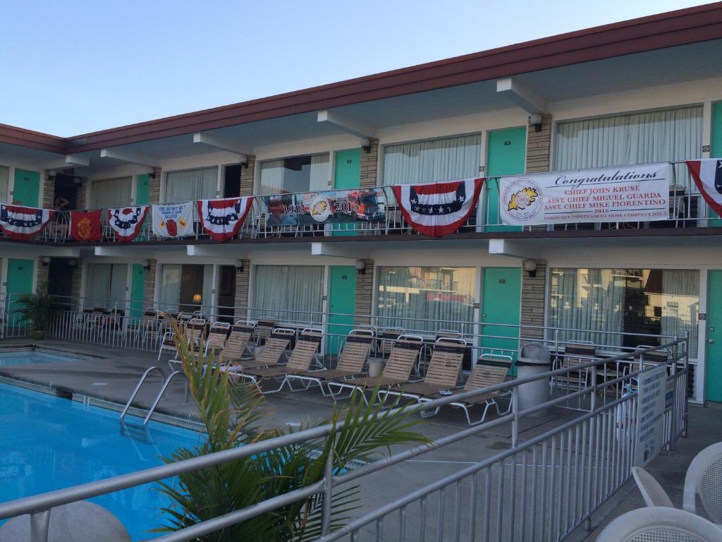 Panoramic Motel & Apts. photo