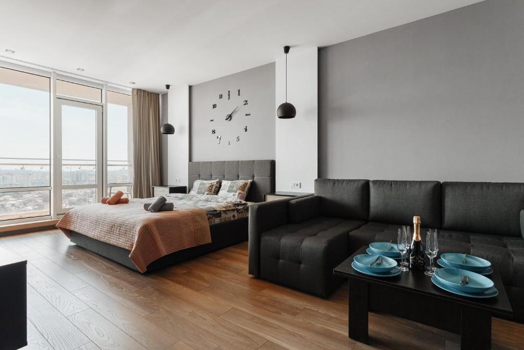 Grey Apartment in Arcadia with terrace, Oděsa