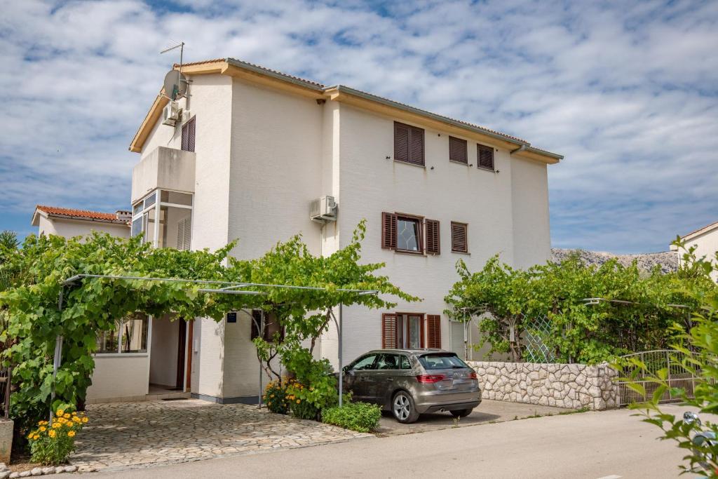 Apartman Lana — Hotel in Baska