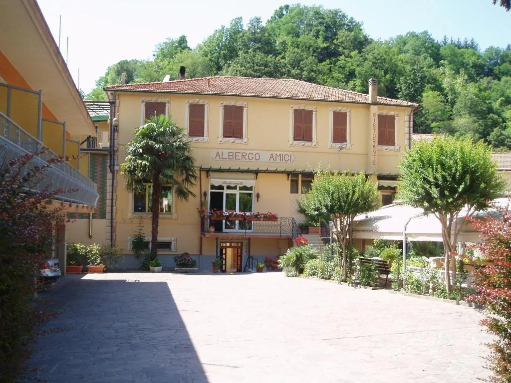 Albergo Amici, hotel in Varese Ligure