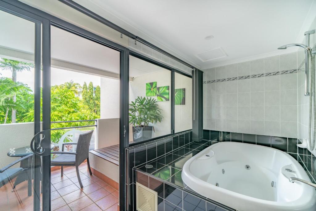 Regal Port Douglas - Holiday Apartments