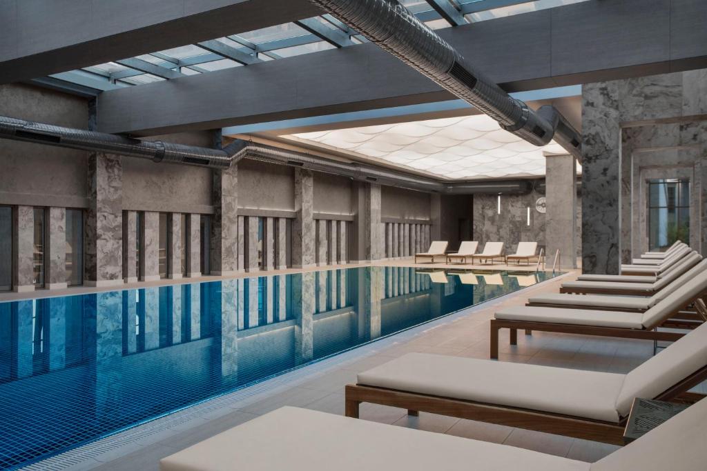 スイミングプール