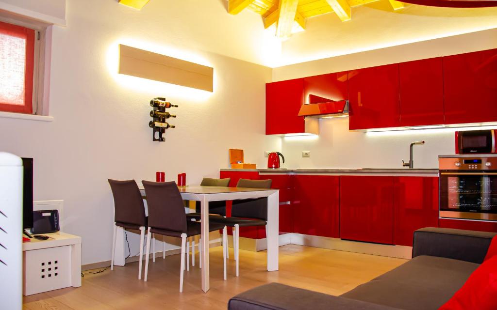 Holiday House Viola — Hotel in Tirano