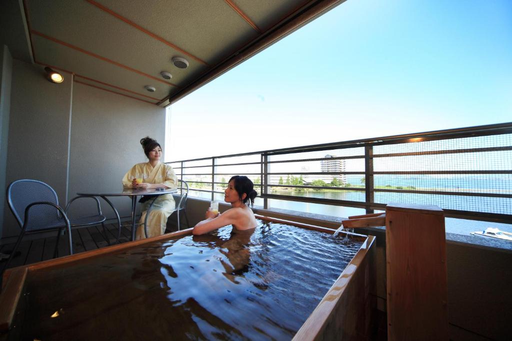 Hot spring bath
