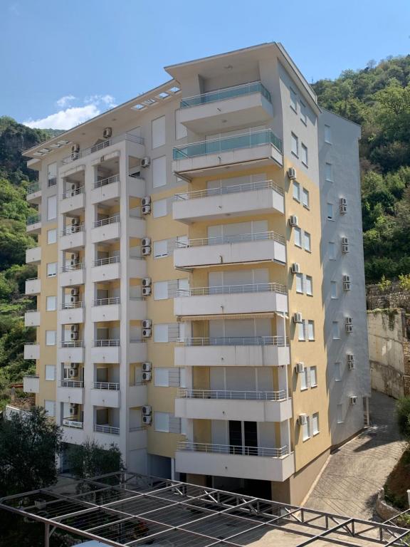Family Apartments Rafailovici - 2