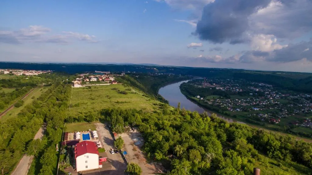 Оазис, Hotel in Zalishchyky