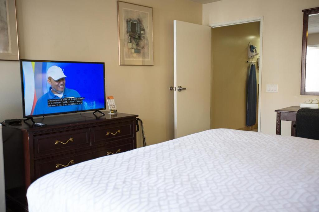 Anaheim Express Inn photo