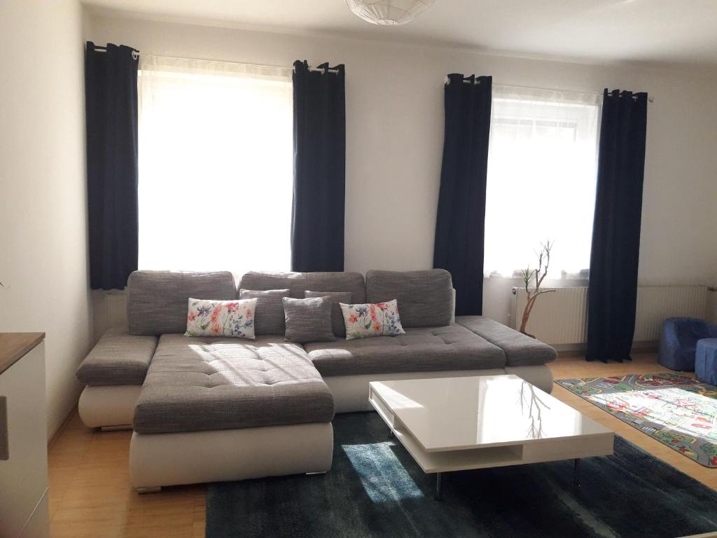 Traumapartment Pöstlingberg, reservierter Parkplatz, 4 Schlafzimmer - 3