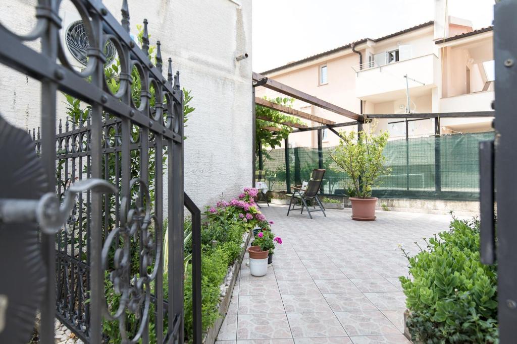 Apartment Katica with a spacious terrace, Baška