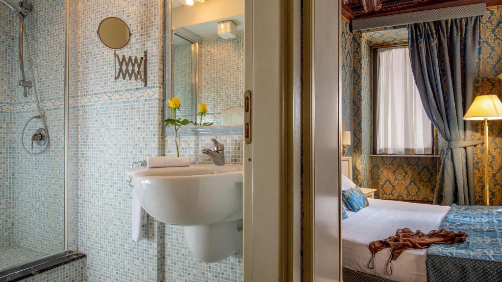 Residenza Canova Tadolini - Guesthouse - 5