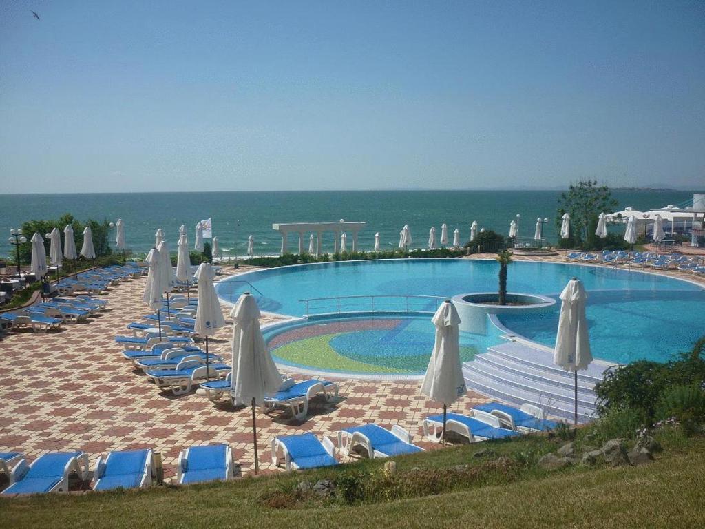 Sineva Beach Hotel - All Inclusive — Swimming pool in Sveti Vlas, Burgas Region