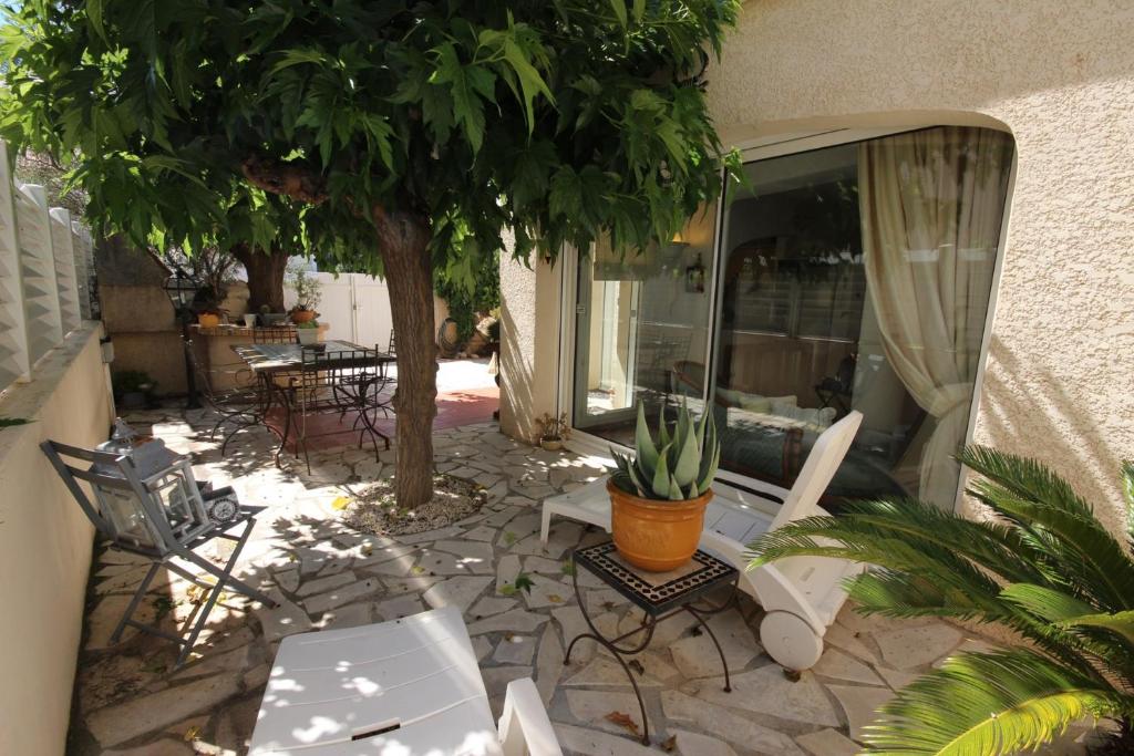 Bel Appartement climatise de plain pied 80m de la mer, wifi, grand sejour 2 chambres belle terrasse LXRM3 - 2