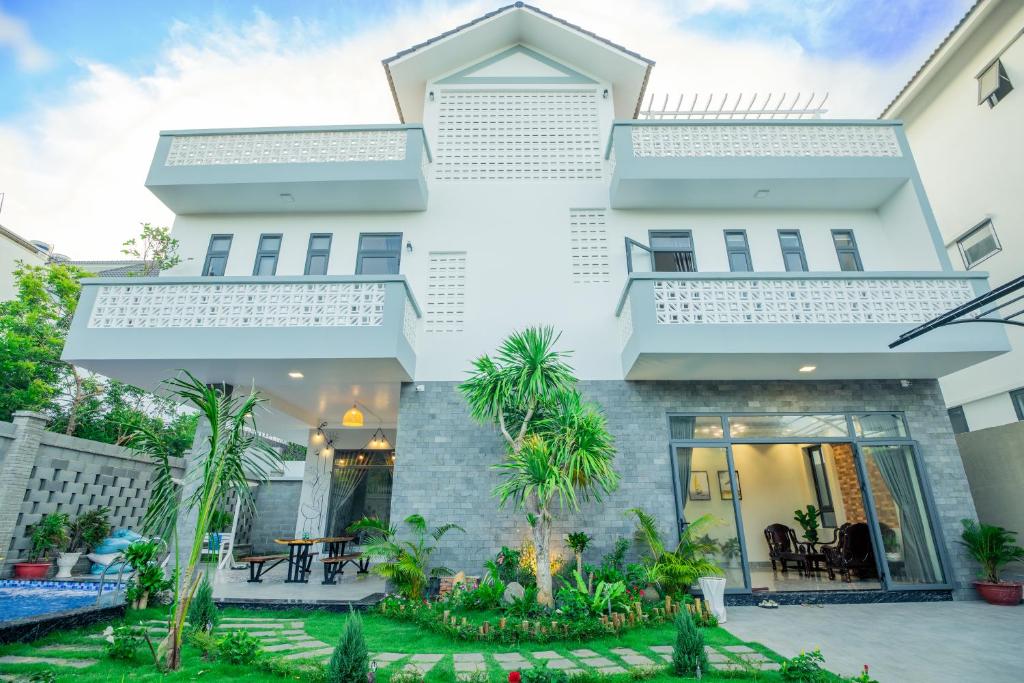 Palm Villa 27 - Villa Garden in VungTau 5 Bedrooms
