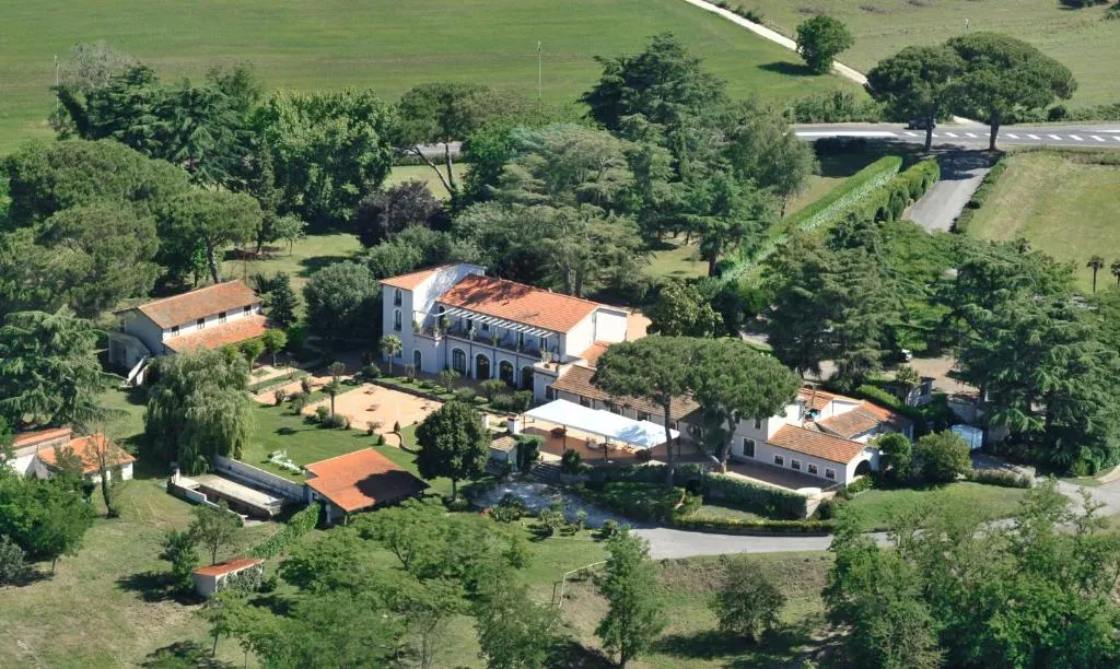 Antico Borgo di Sutri, hotel v destinaci Sutri