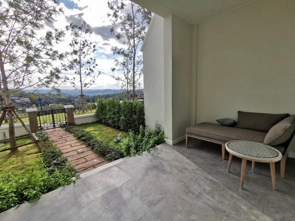 The Castell Condo by Nutthiwan room 912 and 921 photo