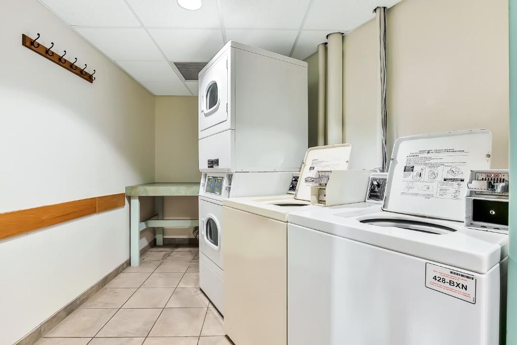 Casa Del Mar Beachfront Suites Photo 18