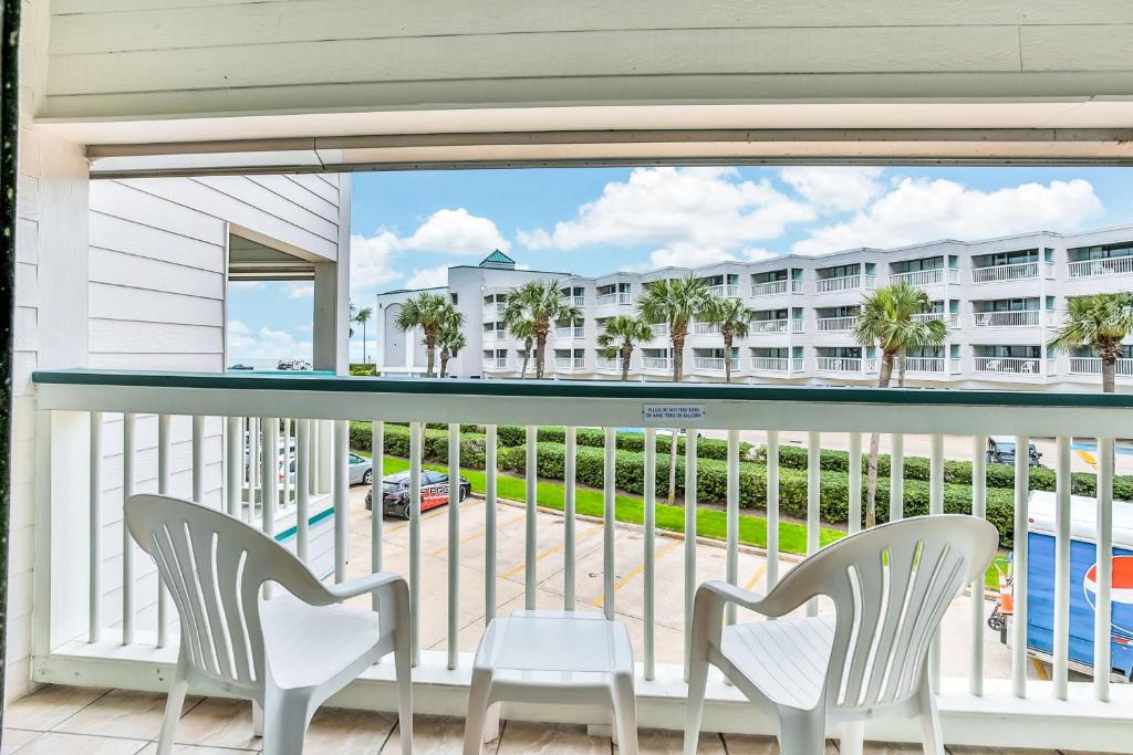 Casa Del Mar Beachfront Suites Photo 20