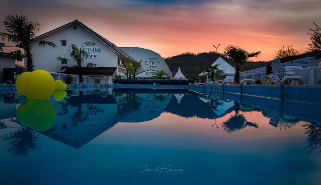 Juliana Platinum Brad — Hotel in Brad
