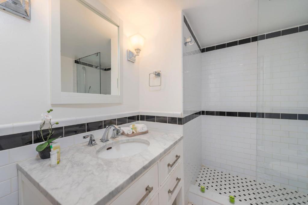 SoBe Lux Suites On Ocean photo