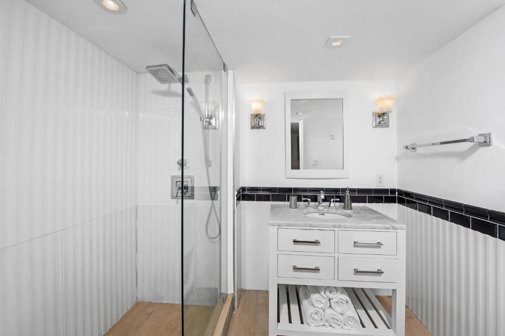 SoBe Lux Suites On Ocean photo