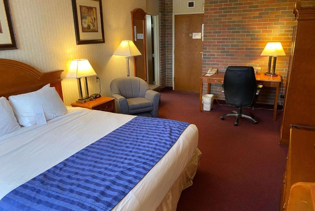 Ramada By Wyndham Lethbridge Photo 28