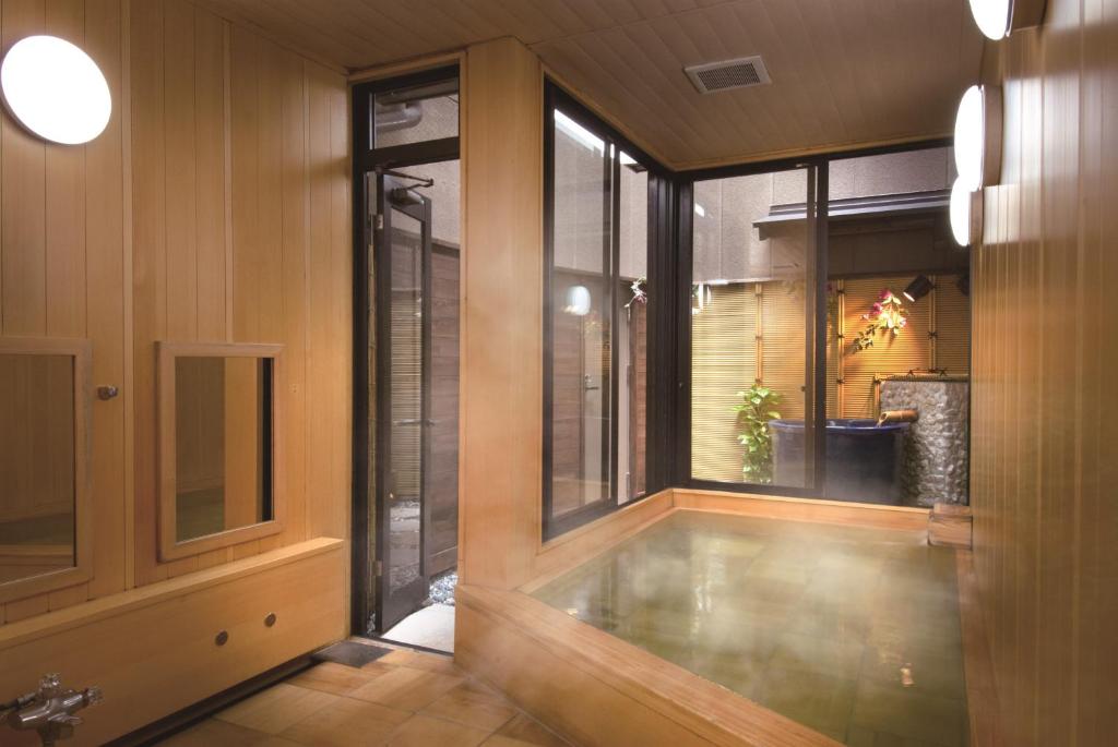 Hot spring bath, Ryokan Tanabe in Takayama
