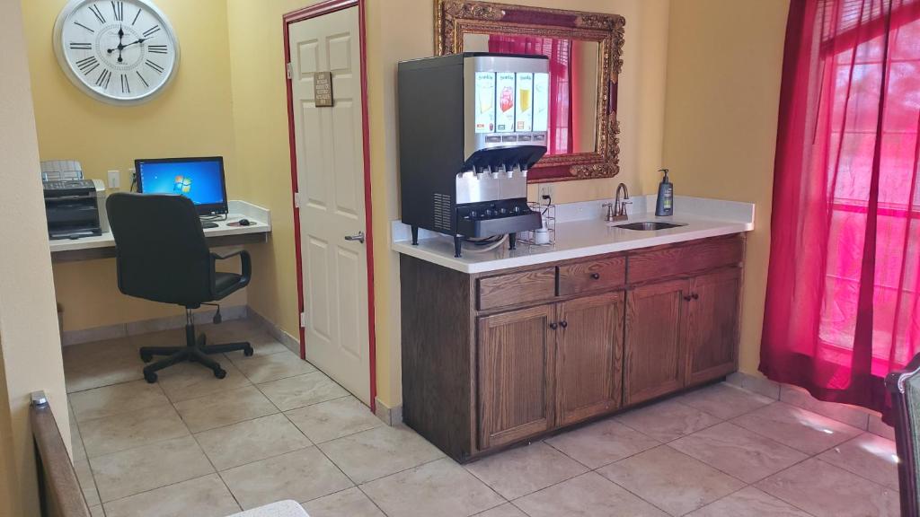 La Bonita Inn & Suites - McCamey photo