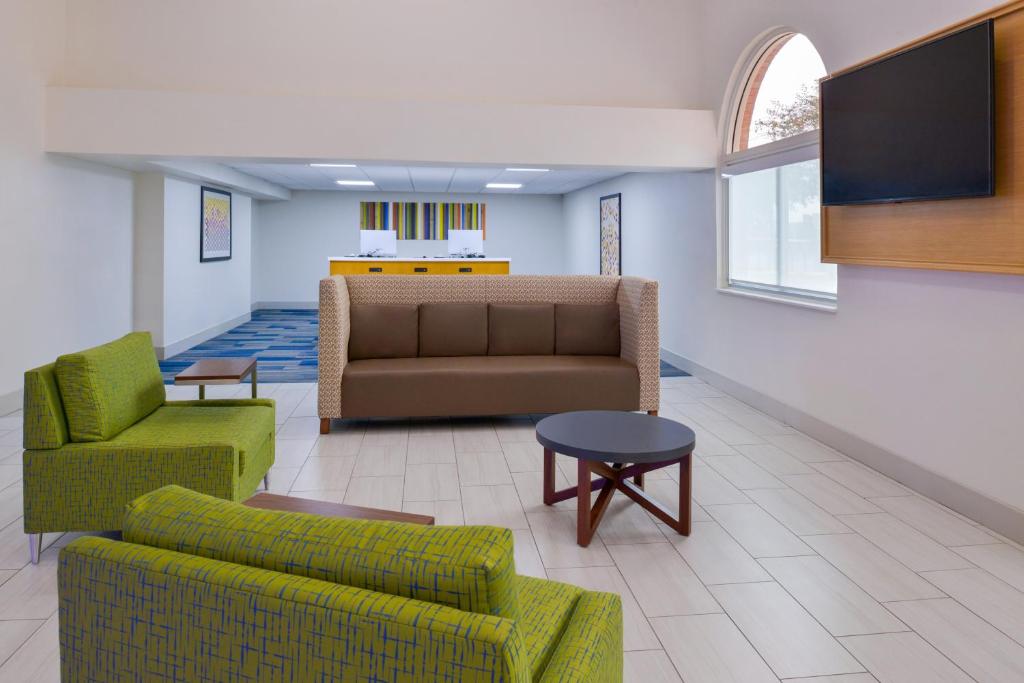 Holiday Inn Express And Suites Shreveport - Downtown photo