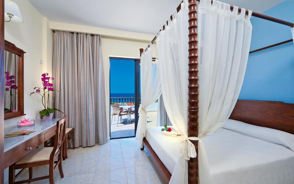 Geraniotis Beach — Hotel rooms in Platanias