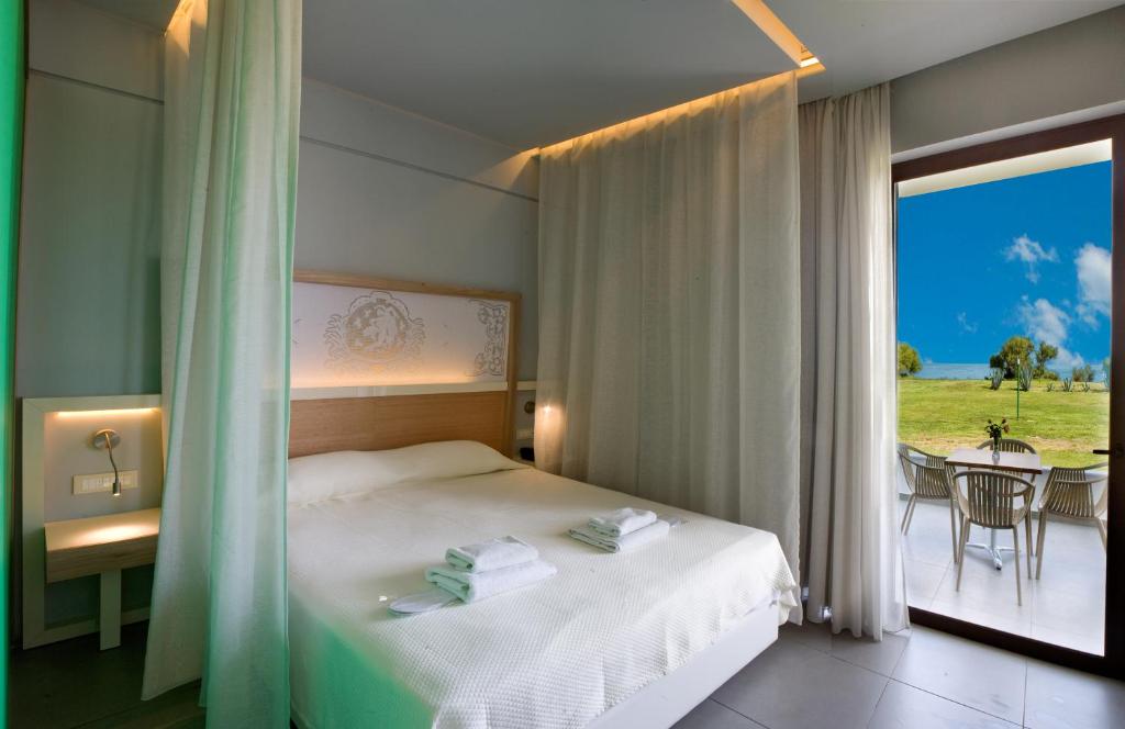 Geraniotis Beach — Hotel rooms in Platanias