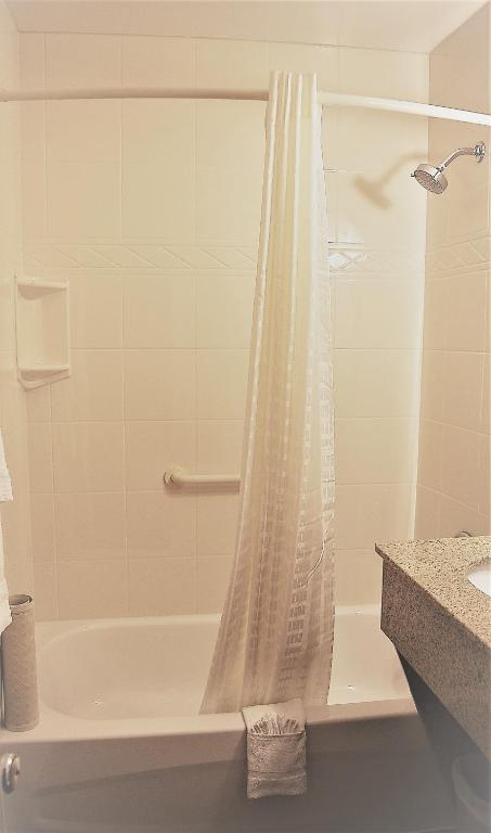 Knights Inn Arnprior Photo 4