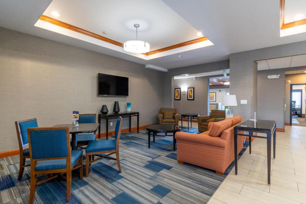 Holiday Inn Express Hotel & Suites Limon I-70/Exit 359 photo