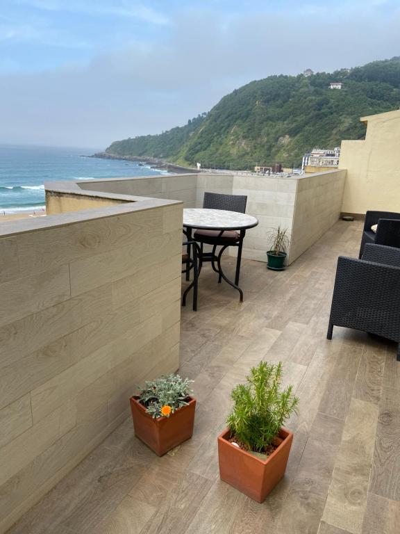 BrisasVTsansebastian In Zurriola Beach, Penthouse, sea views, San Sebastián