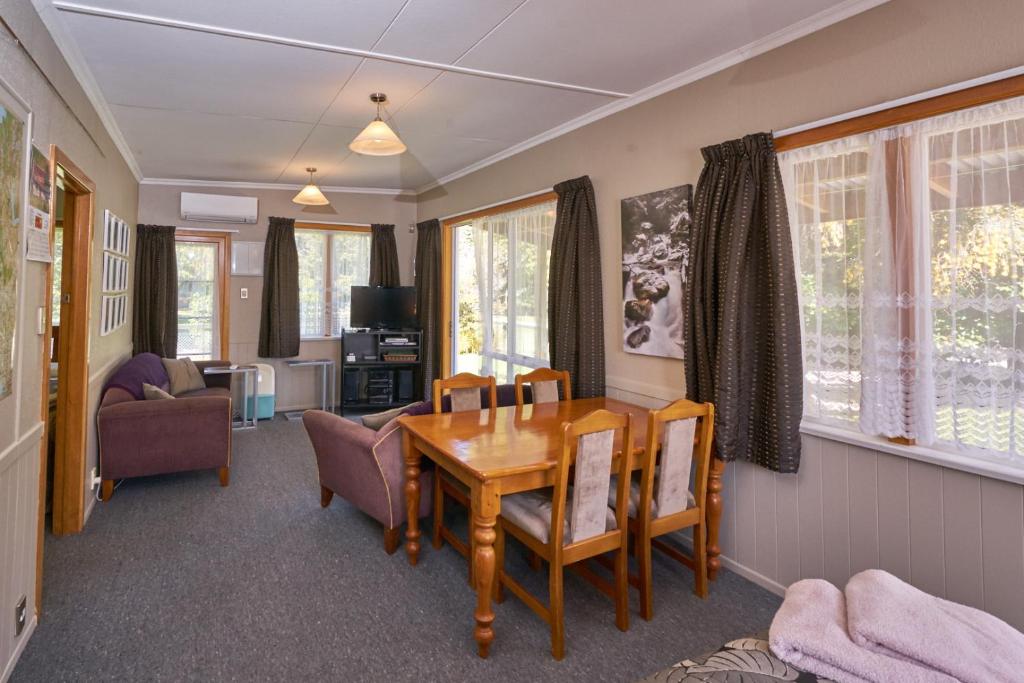 Accommodation Fiordland The Bach - One Bedroom Cottage at 226B Milford Road photo
