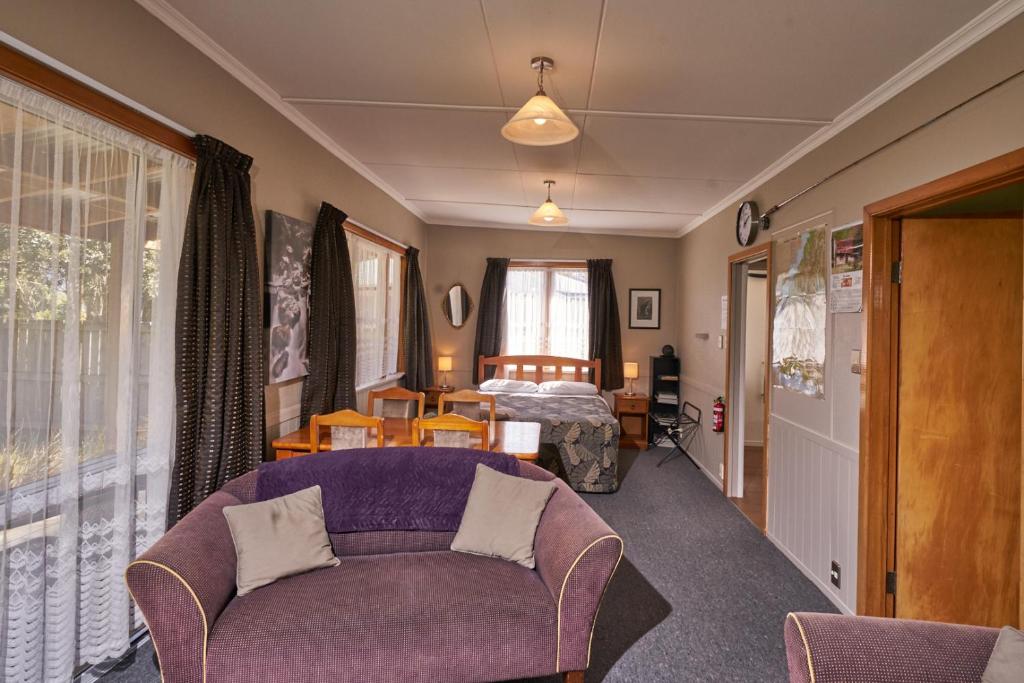 Accommodation Fiordland The Bach - One Bedroom Cottage at 226B Milford Road photo