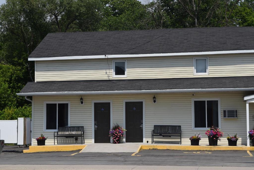 Knights Inn Arnprior Photo 20