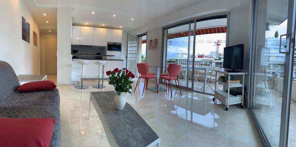 Palm d'or / GIR2405 / 2P, Cannes