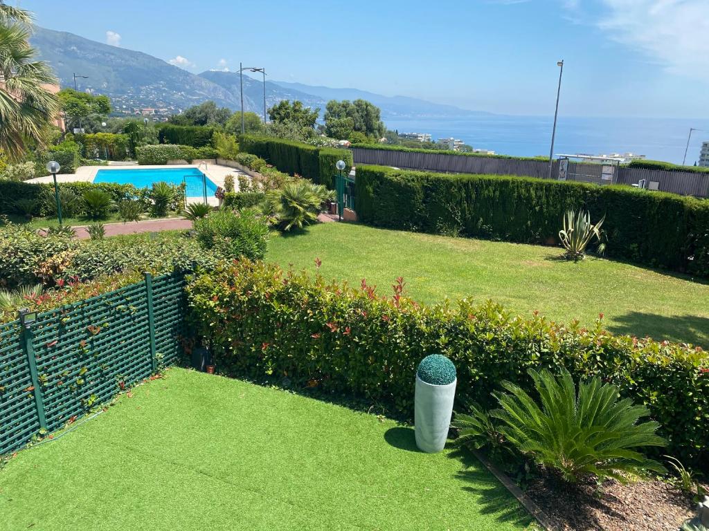 Superbe 2P vue mer, ensoleillé, piscine, Roquebrune-Cap-Martin