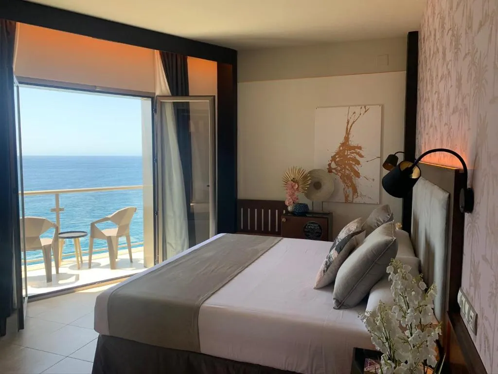 ON ALETA ROOM designed for adults，位于阿尔姆尼卡的酒店