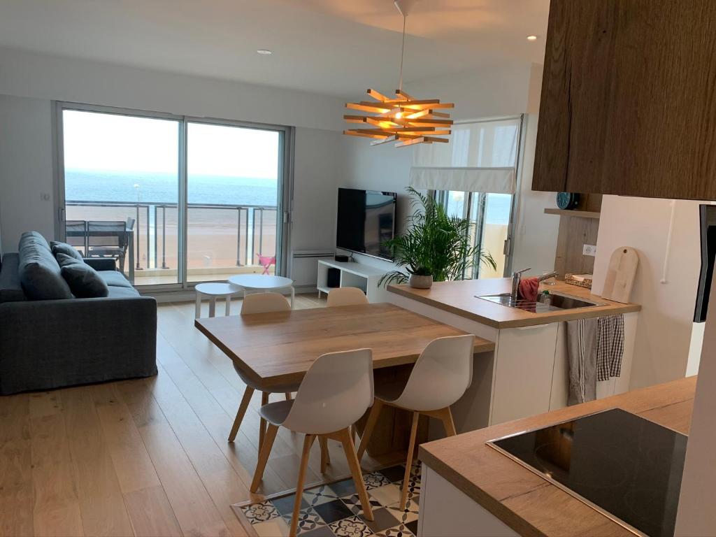 La Baule Family - 4