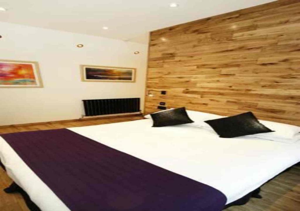 The Castle Hotel Neath photo